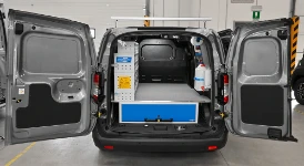 01_Ford Transit Courier 2024 per finiture edifici con cassetto sottopavimento e arredi 