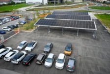 01_Nuovi moduli fotovoltaici sulle pensiline nel parcheggio di Syncro 2024