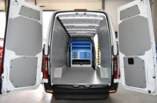 01_Sprinter con rivestimento completo Syncro System in acciaio e legno marmato 