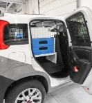 02_Vano e cassetti accessibili dalla porta destra di Fiat Panda 