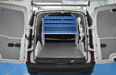 Allestimento NV250 sul fondo del vano di carico