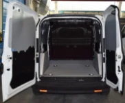 Fiat Doblo con pianale gommato e pannelli interni